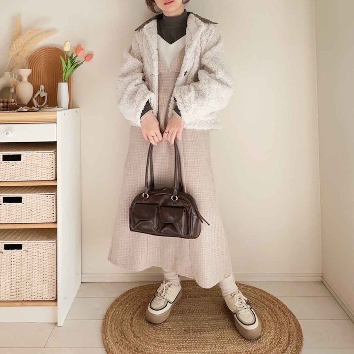 画像: 襟カラーとリンクさせたアクセントコーデ