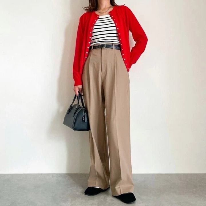 ユニクロタックワイドパンツベージュお手本コーデ