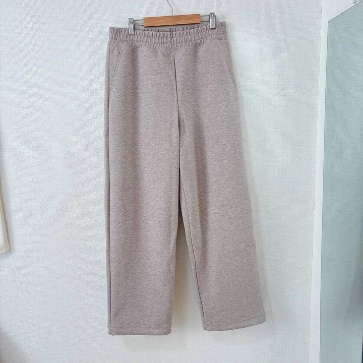 ユニクロスウェットワイドパンツベージュ