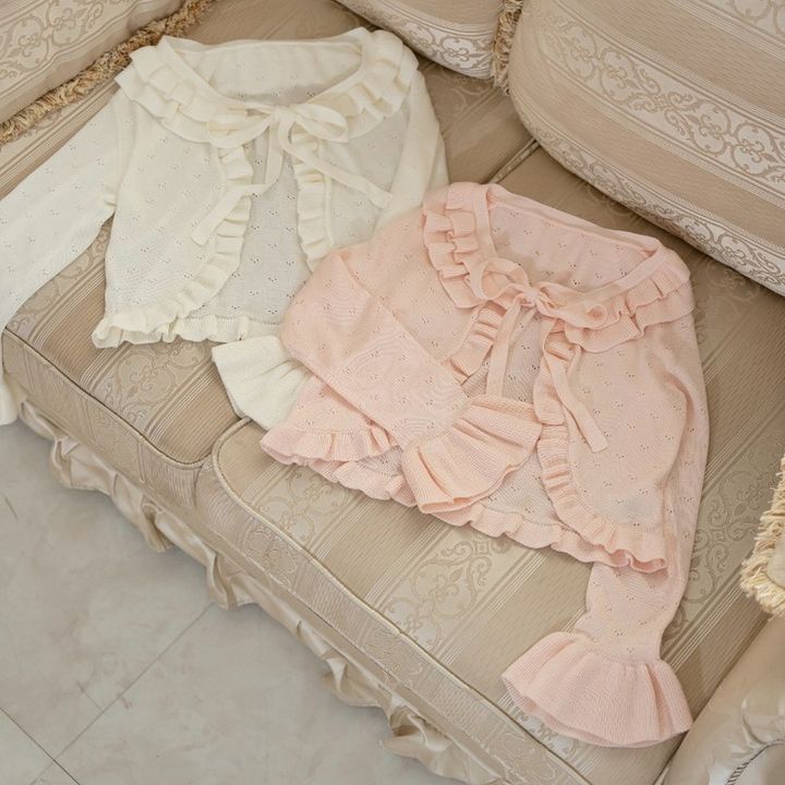 しまむらのフリルニットボレロ（えりか）