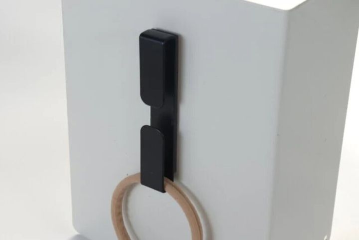 ダイソー 2way小物ホルダー（マグネット付、ブラック） 使用例 ヘアゴム