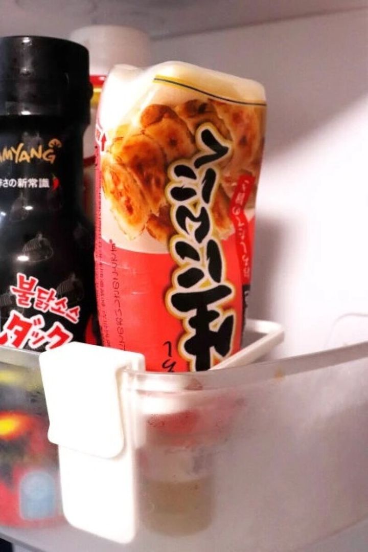 ダイソー 冷蔵庫ドアポケット仕切り 2WAYタイプ スタンド 使用例