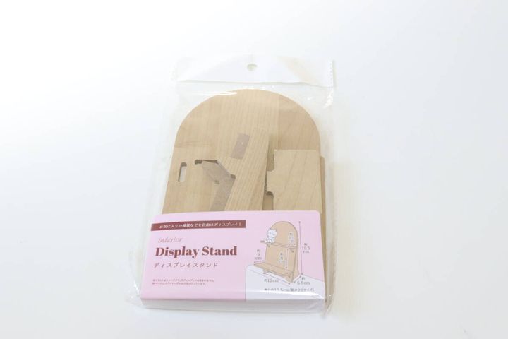 セリアのディスプレイスタンド アーチ型のパッケージ