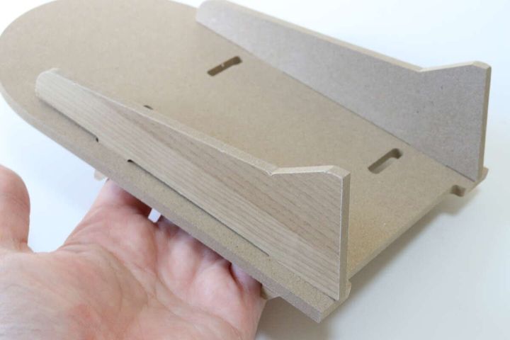 セリアのディスプレイスタンド アーチ型の組み立て1