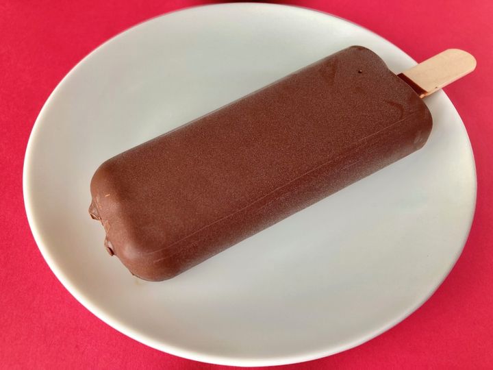 「贅沢すぎて震える！」「クオリティが高い！」【セブン】生チョコが入ったアイスバー
