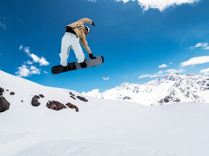 All About ニュース編集部が男女250人を対象に実施した「冬季五輪」に関するアンケートの調査結果から、「ミラノ・コルティナ五輪で日本のメダル獲得を期待している競技」ランキングを発表します！（サムネイル画像出典：PIXTA）