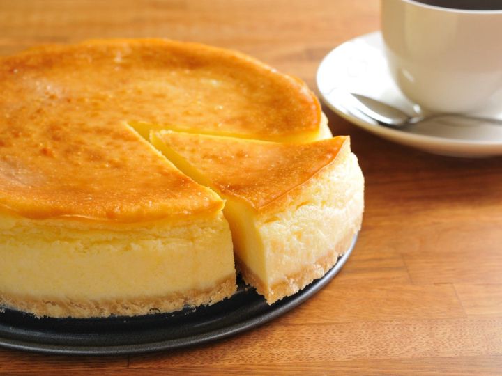 All About ニュース編集部が全国250人を対象に実施した「お土産に関するアンケート」の調査結果から、見た目がかわいいと思う「鹿児島県のお土産」ランキングを発表！ 2位「唐芋レアケーキ」を抑えた1位は？ ※画像はイメージです