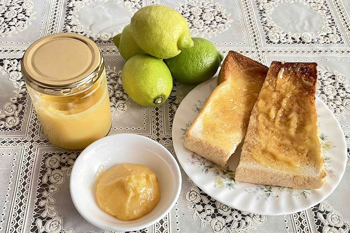 国産レモンをたっぷり使って作りたい、「レモンカード」。トーストとの相性バッチリです！