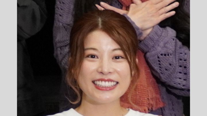 女優の高石あかりさん（23）がヒロイン松野トキを演じるNHK連続テレビ小説「ばけばけ」（月～土曜前8・0）の第88話が4日放送され、悪意ある町民からの投石で負傷したトキのもとに野津サワ（円井わんさん）となみ（さとうほなみさん）が駆けつける展開に多くの視聴者が感動し、この日、Xでは「おサワ」「おなみさん」などのワードがトレンド入りしました。