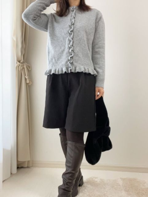 SHフリルCDとハーフパンツのコーデ