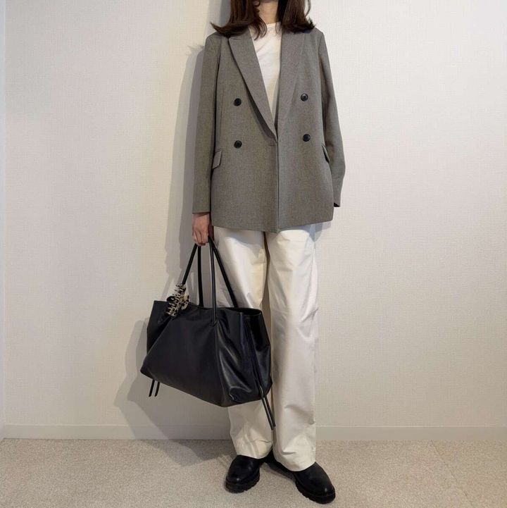 ユニクロジャージーバレルレッグパンツとジャケットコーデ