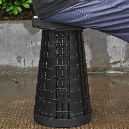 スズキ公認！歴代「JIMNY」が描かれた折りたたみスツール、初回1000個限定生産！