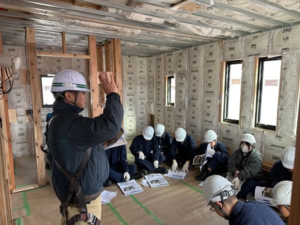 【群馬県】一建設が高校生を対象に「木造住宅の建築現場見学会」を開催！施工管理アプリの操作も