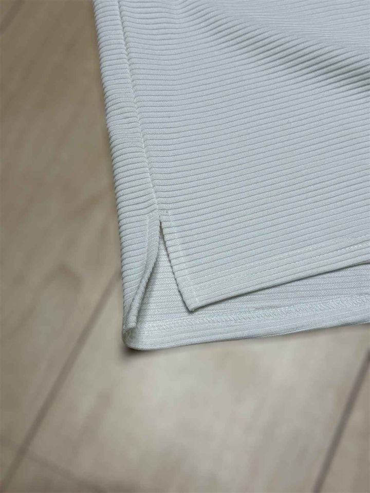 画像: パンツにもスカートにも合わせやすい