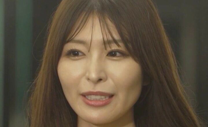 【写真・画像】「親子みたいな関係になったら終わり」“26歳差婚夫婦”の27歳美人妻、53歳夫との男女ムードを大切にする理由 1枚目