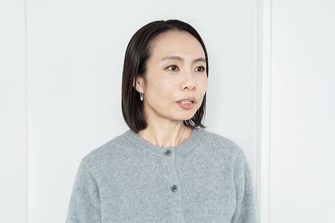 インタビューに答える、長月天音さん