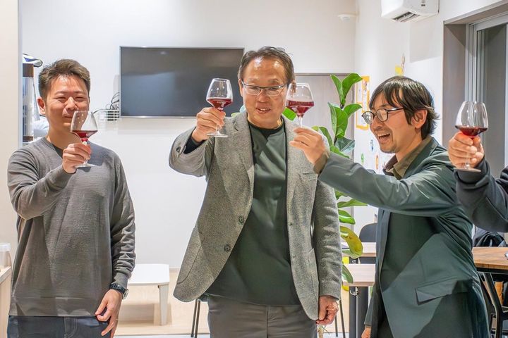 画像4: J2今治、“里山スタジアム産ワイン”『Bari Blue』がついに完成！発案は岡田武史会長…1本は「J1優勝祝勝会」のために保管へ