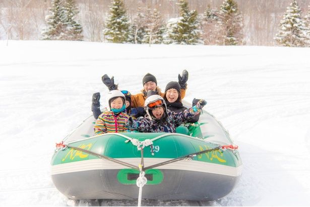 スノーラフティングは予測不能な動きと遠心力に大興奮！