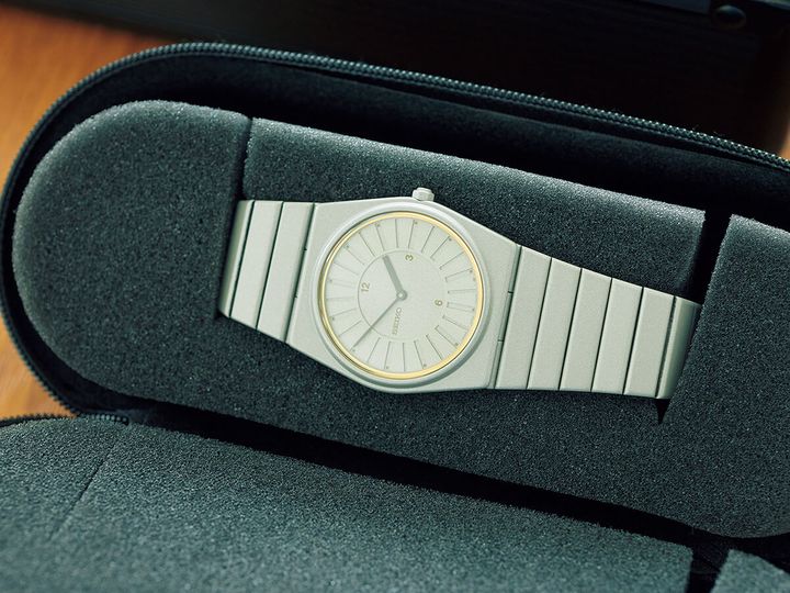 〈セイコー〉の2針のクォーツ