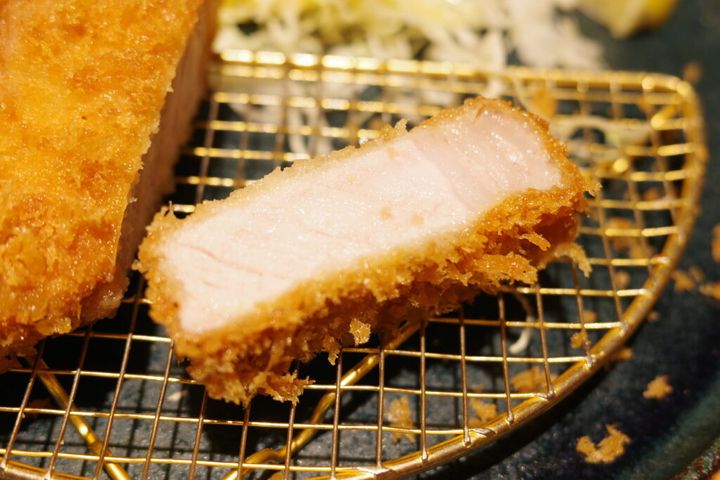 こんにちは、年間600軒のレストランや酒場を食べ飲み歩き、グルメ情報を発信しているグルメハンターのハツです。