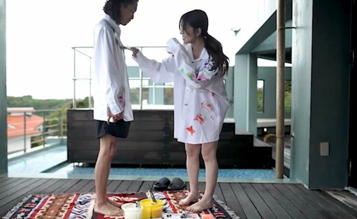 【写真・画像】32歳シンママ美女にYシャツを着せてぬりぬり…衝撃イベントに「プレイみたい！」「やってみたい」真木よう子も興味津々 2枚目