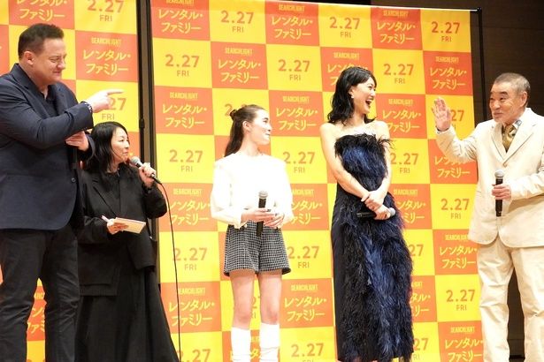 ブレンダン・フレイザーと柄本明、息ぴったり！