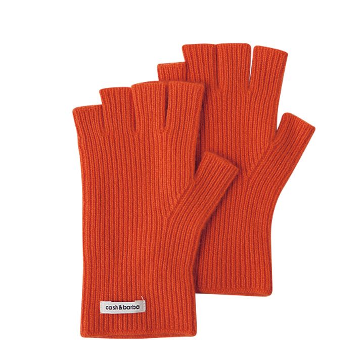 コーデに加えるだけでおしゃれ度がアップする、冬のヌクヌク小物26選