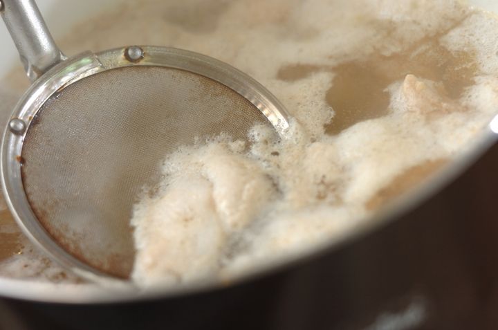 鶏とブロッコリーのスープの作り方1