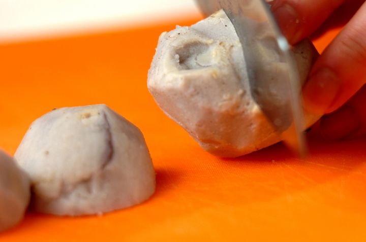 里芋のそぼろあんの下準備1