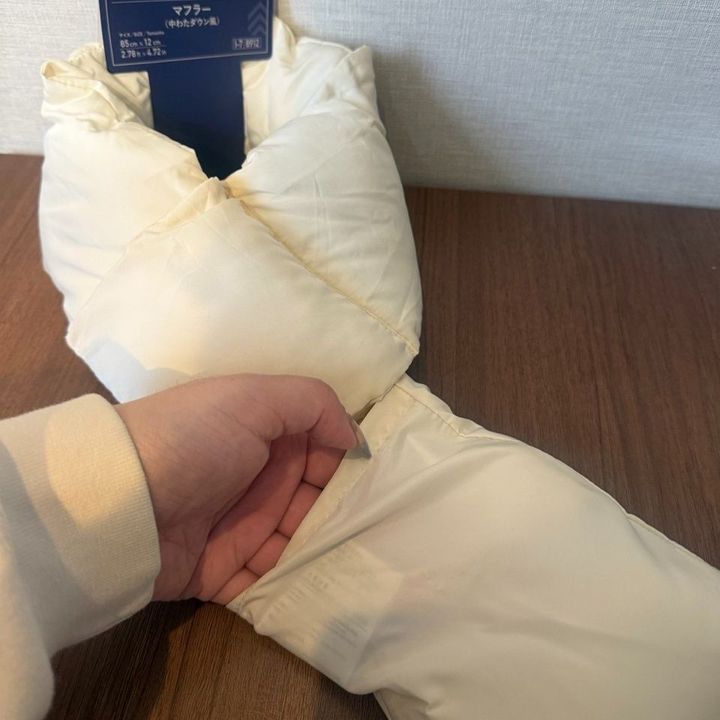 ダイソーにあった！軽くて暖かく、肩が凝りにくい楽ちんマフラー