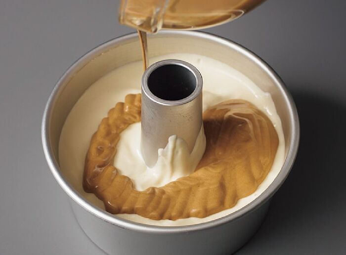 シフォン型で焼くと美味しい！模様が美しい「コーヒーマーブルシフォンケーキ」の作り方。インスタントコーヒーで手軽にできますよ♪