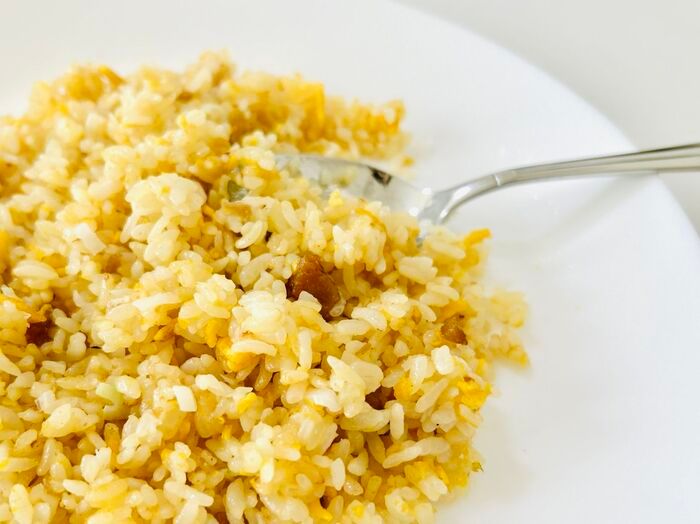 冷凍チャーハン、ただレンチンするだけじゃもったいない！どこにも書いてない裏ワザを試してみたら…即採用決定♪