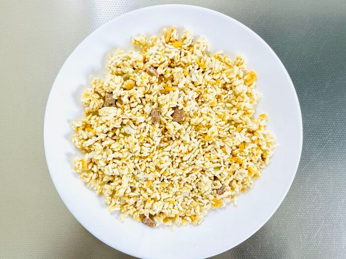 冷凍チャーハン、ただレンチンするだけじゃもったいない！どこにも書いてない裏ワザを試してみたら…即採用決定♪