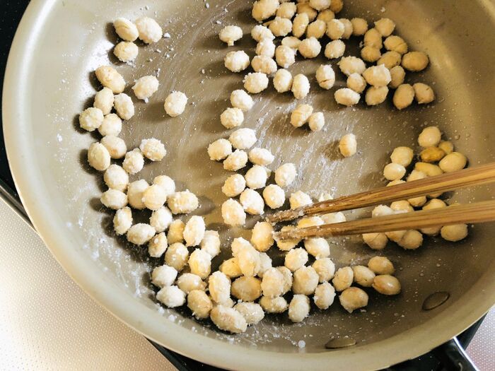 『節分の豆』が余ったらやってみて！ポリポリが止まらない…絶品＆簡単おやつに大変身♡