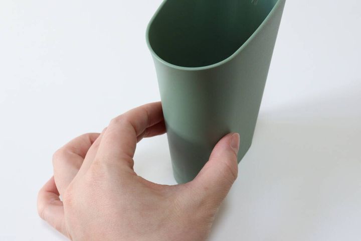 ダイソーのスリム水差しは持ち手がない