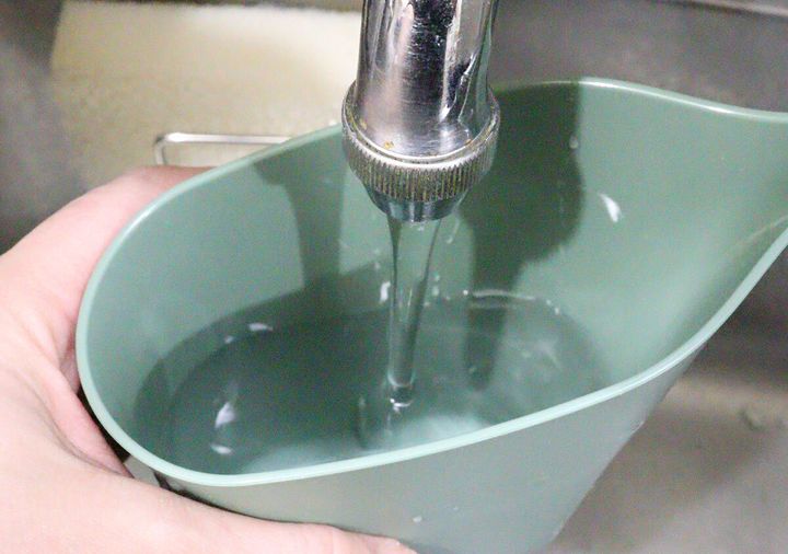 ダイソーのスリム水差しの容量