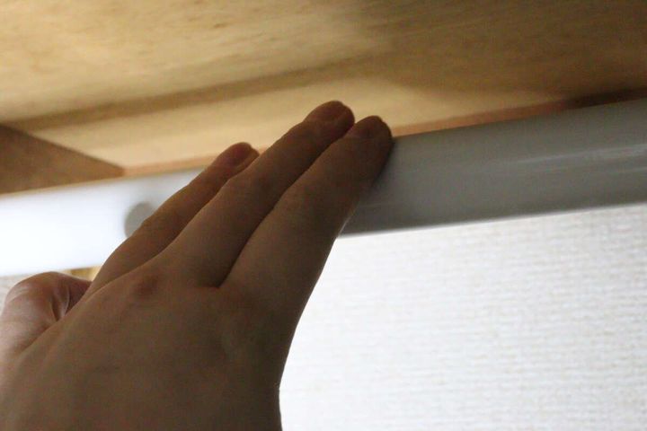 つっぱり棒（ねじ止め式、75cm～120cm、直径2.5cm～2.8cm） 取り付け状態の確認