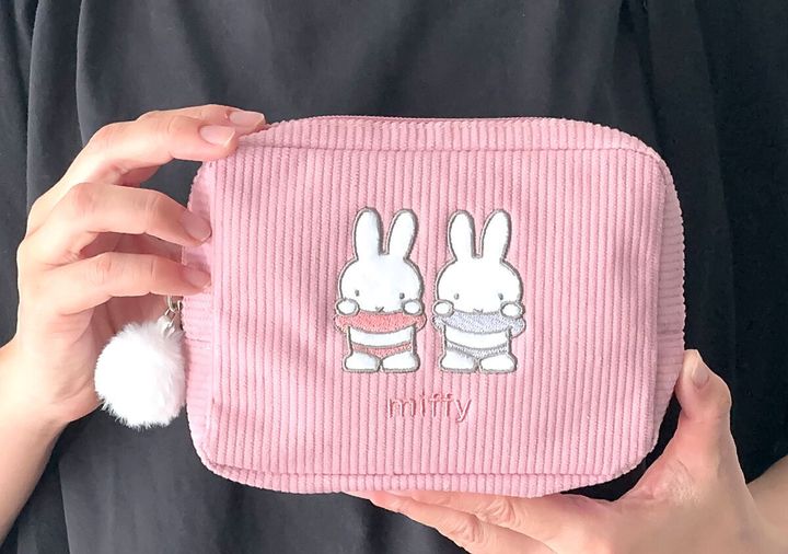 宝島社雑誌付録のInRed3月号増刊のミッフィー刺繍入りコーデュロイポーチ2
