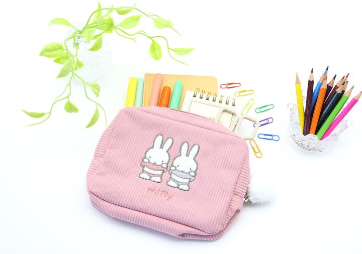 宝島社雑誌付録のInRed3月号増刊のミッフィー刺繍入りコーデュロイポーチ1