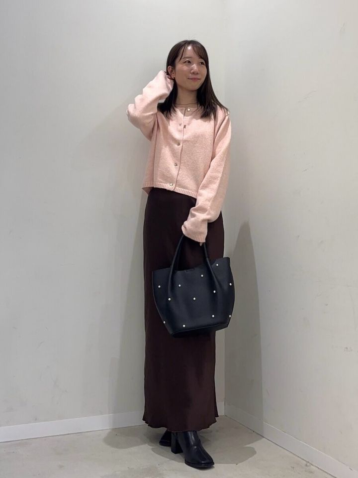 2026大人女性おすすめ春色ピンクカーディガン×サテンスカート