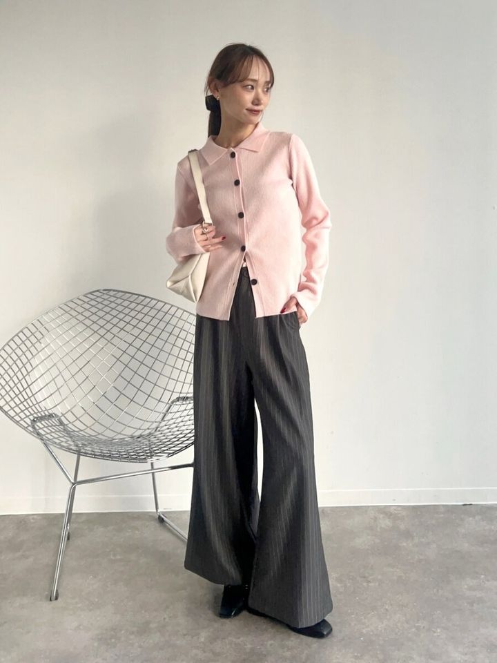 2026大人女性おすすめ春色ピンクポロニット×グレーワイドパンツ