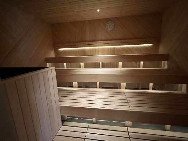しっかり熱さを感じる「フィンランドサウナ」