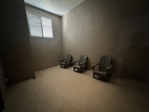 内気浴エリアは暗めになっていて没入感がある