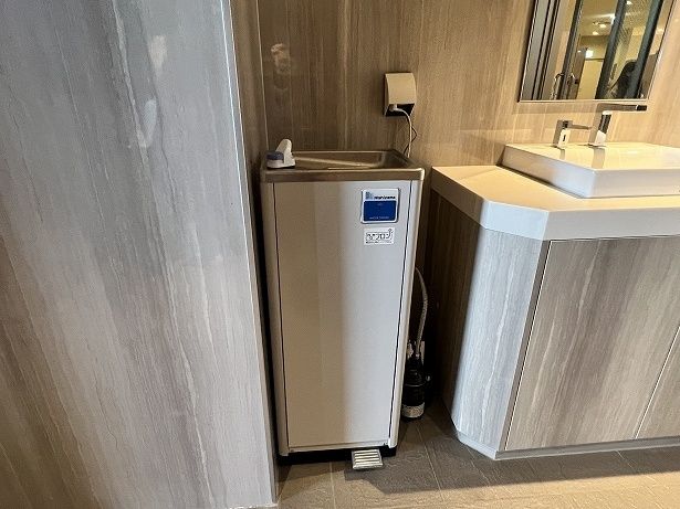 浴室の入口にはウォータークーラーがあるので水分補給はマストで！