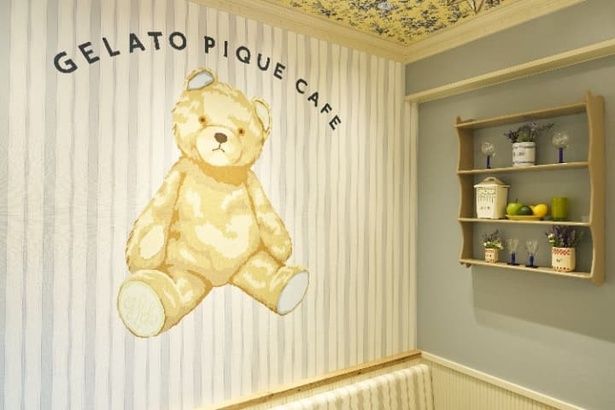 巨大なピケベアのウォールアート