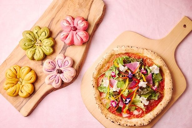 花咲くフラワーブレッドと花咲くピッツァ