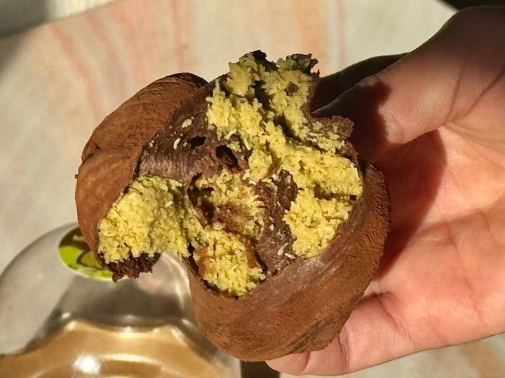 「ドバイもちクッキー ピスタチオ 100g」中身のかだいふ