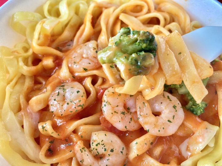 海老の風味がGOOD！ボリュームにも大満足！【セブン】海老トマトクリームの生パスタ