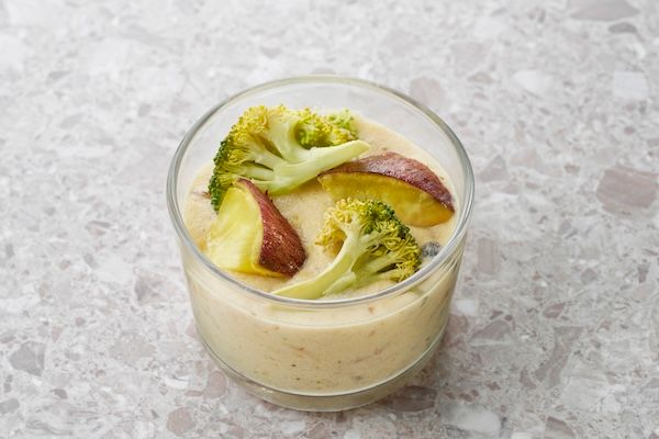 福岡発カフェ「PLUS」がリブランディング。グルテンフリーベーグルなど新メニュー発売