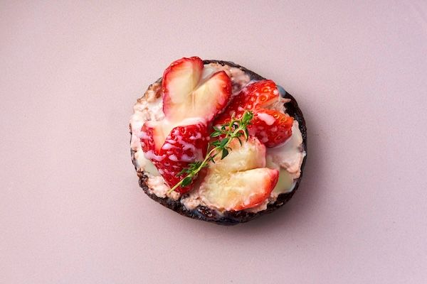 福岡発カフェ「PLUS」がリブランディング。グルテンフリーベーグルなど新メニュー発売